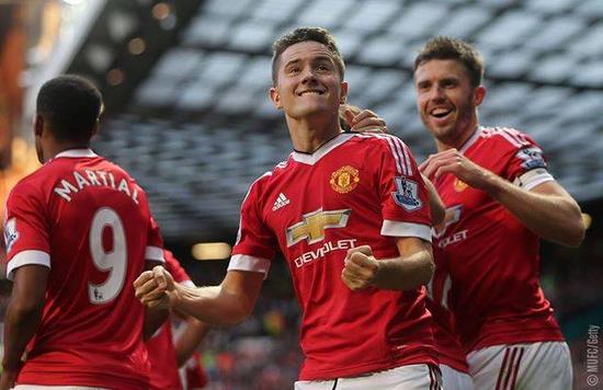 吸引着游客 吸引着游客